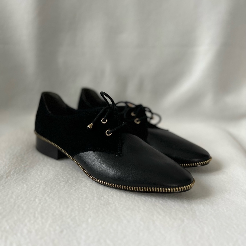 Adrianna Papell Size 8 1/2 Leather Black Lace-Up Loafer with Zippered Accent